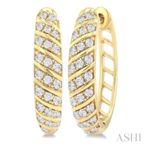 1/2 Ctw Ribbed Swirl Round Cut Diamond Fashion Hoop Earring in 10K Yellow Gold