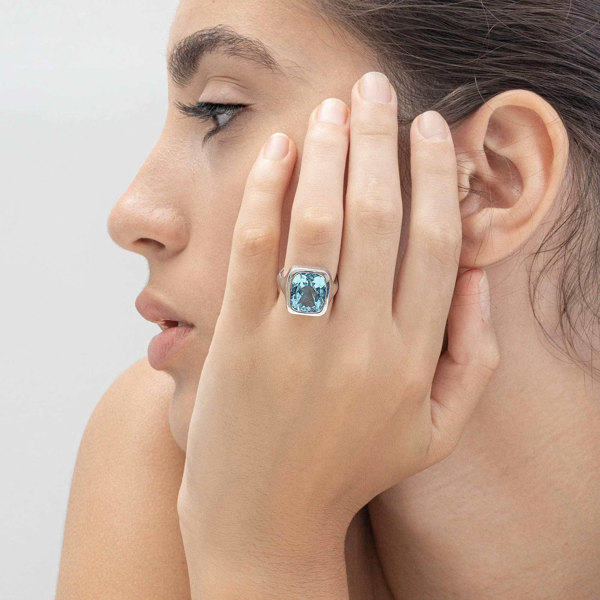 Magnus Blue Topaz Ring (White Rhodium)