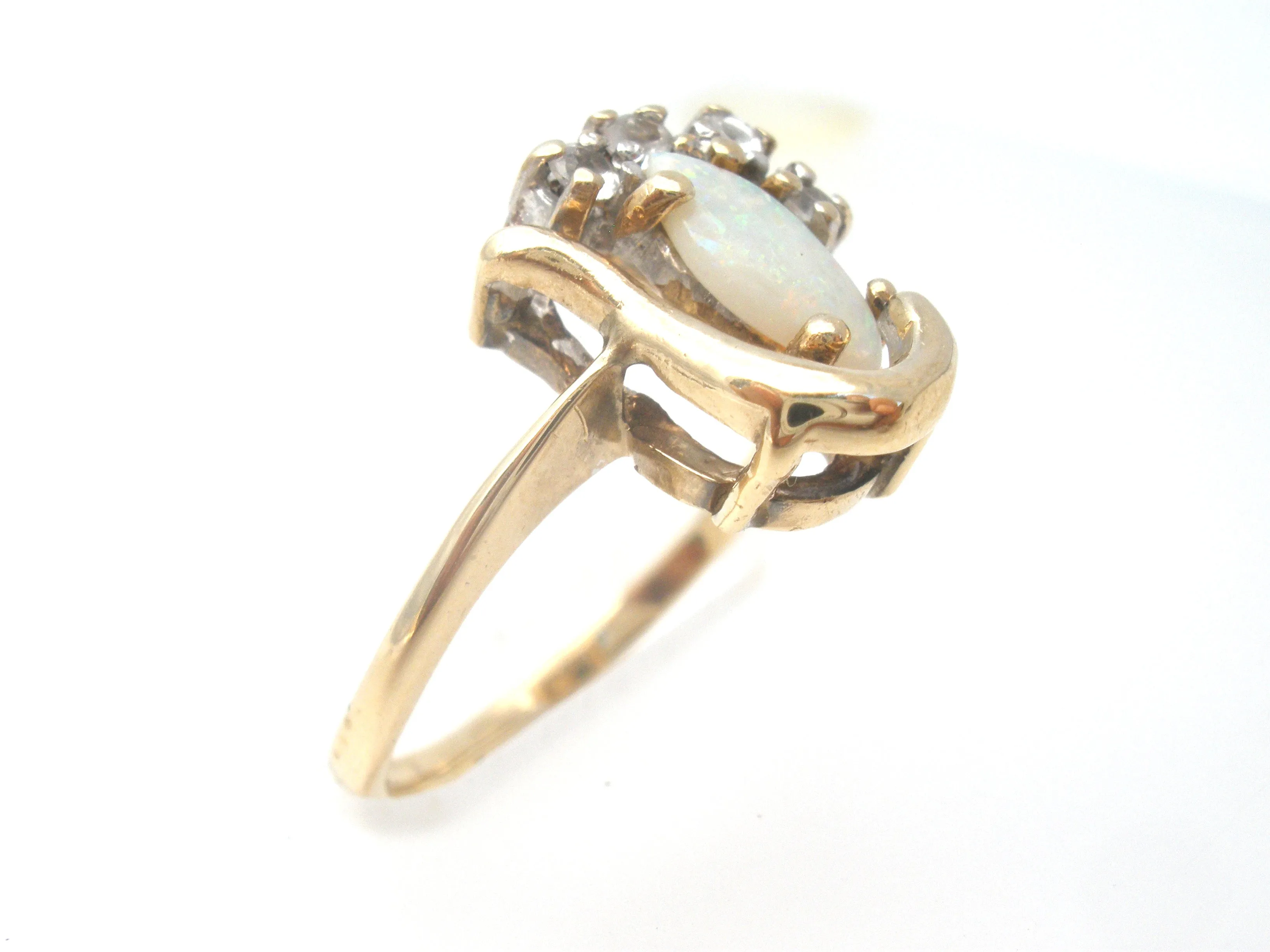 Opal 10K Yellow Gold Ring Size 5.75 Vintage