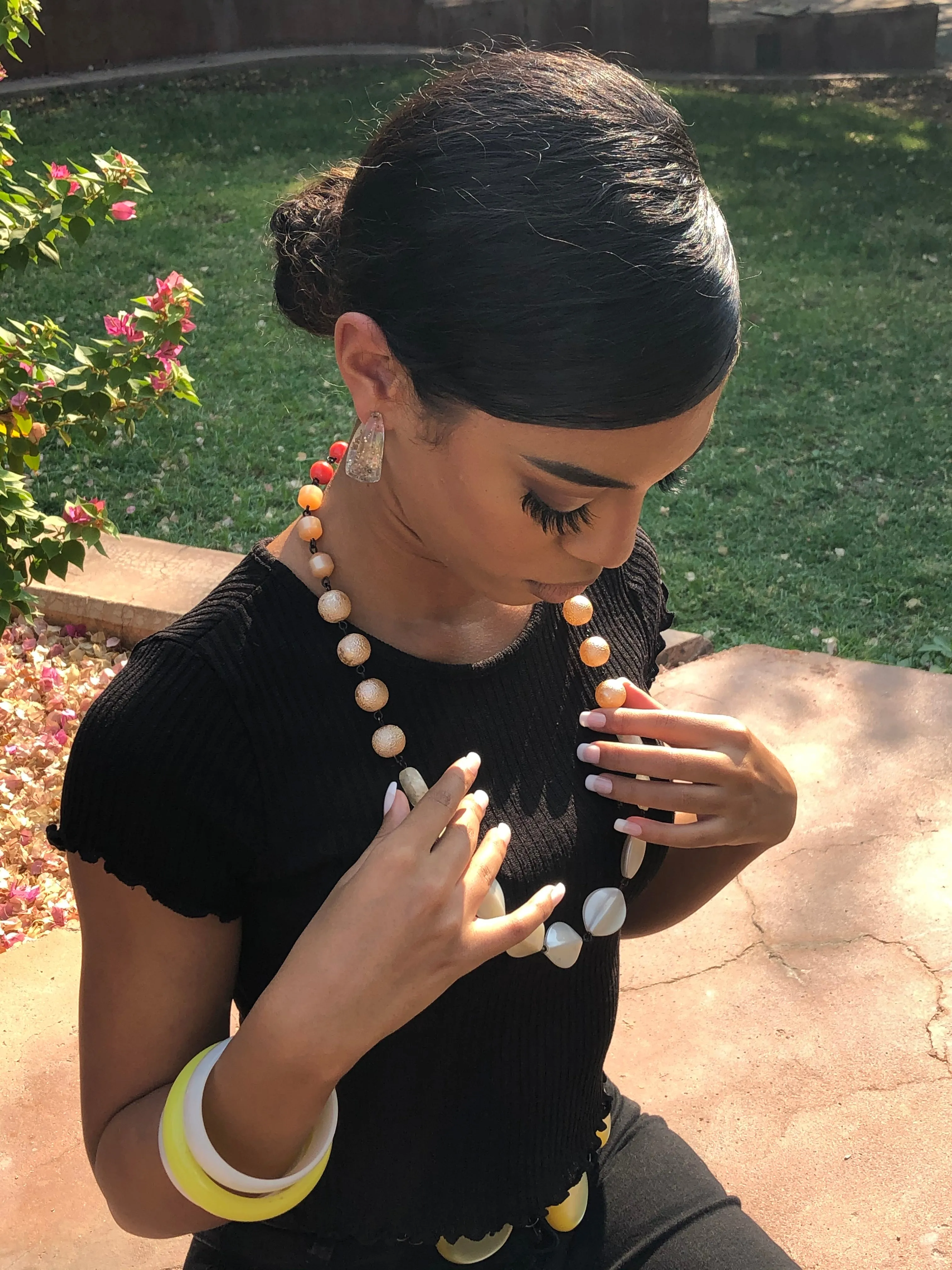 Scalloped Cream & Rusts Lucite Beaded Carmen Necklace