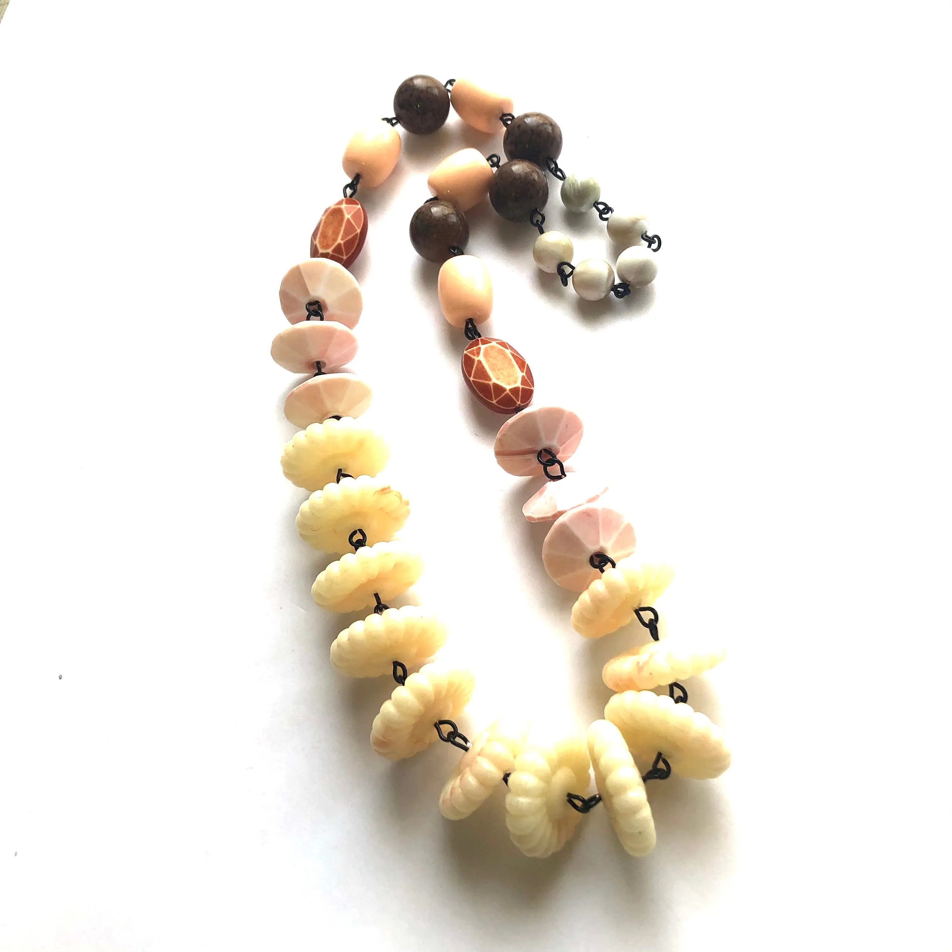 Scalloped Cream & Rusts Lucite Beaded Carmen Necklace