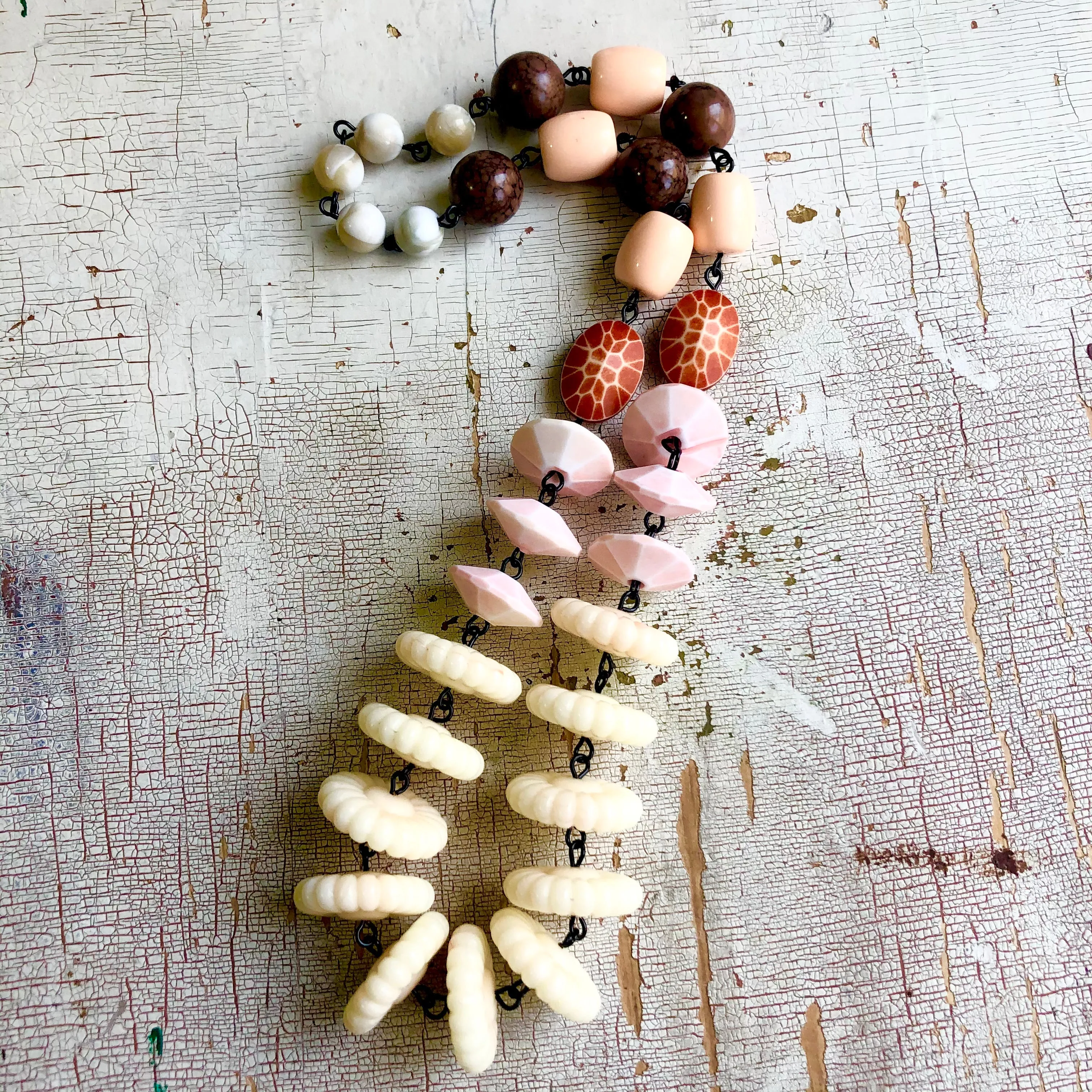 Scalloped Cream & Rusts Lucite Beaded Carmen Necklace